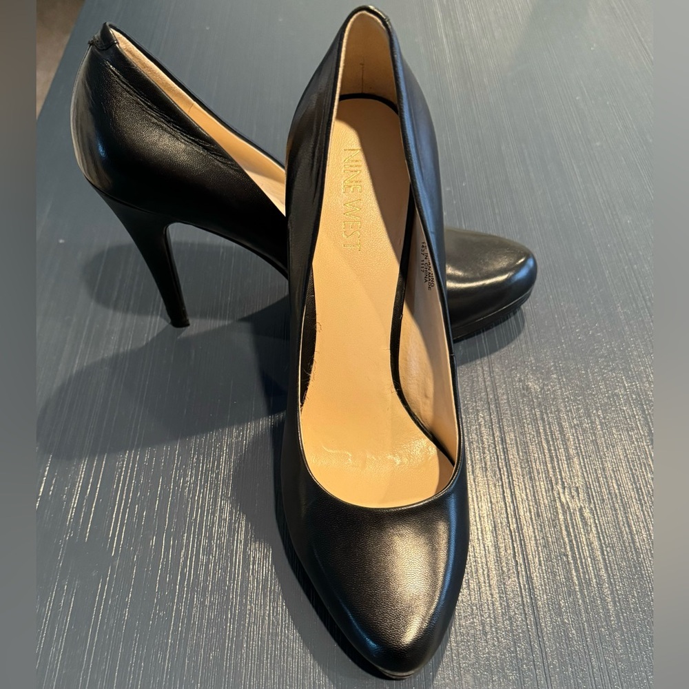 Nine West Elegant Black Leather Pumps